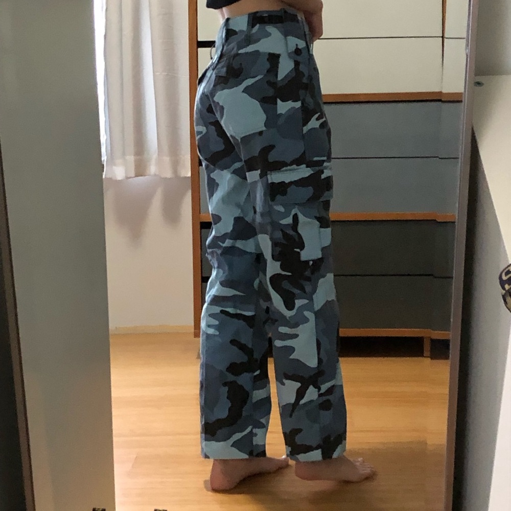 urban outfitters blue camo pants
